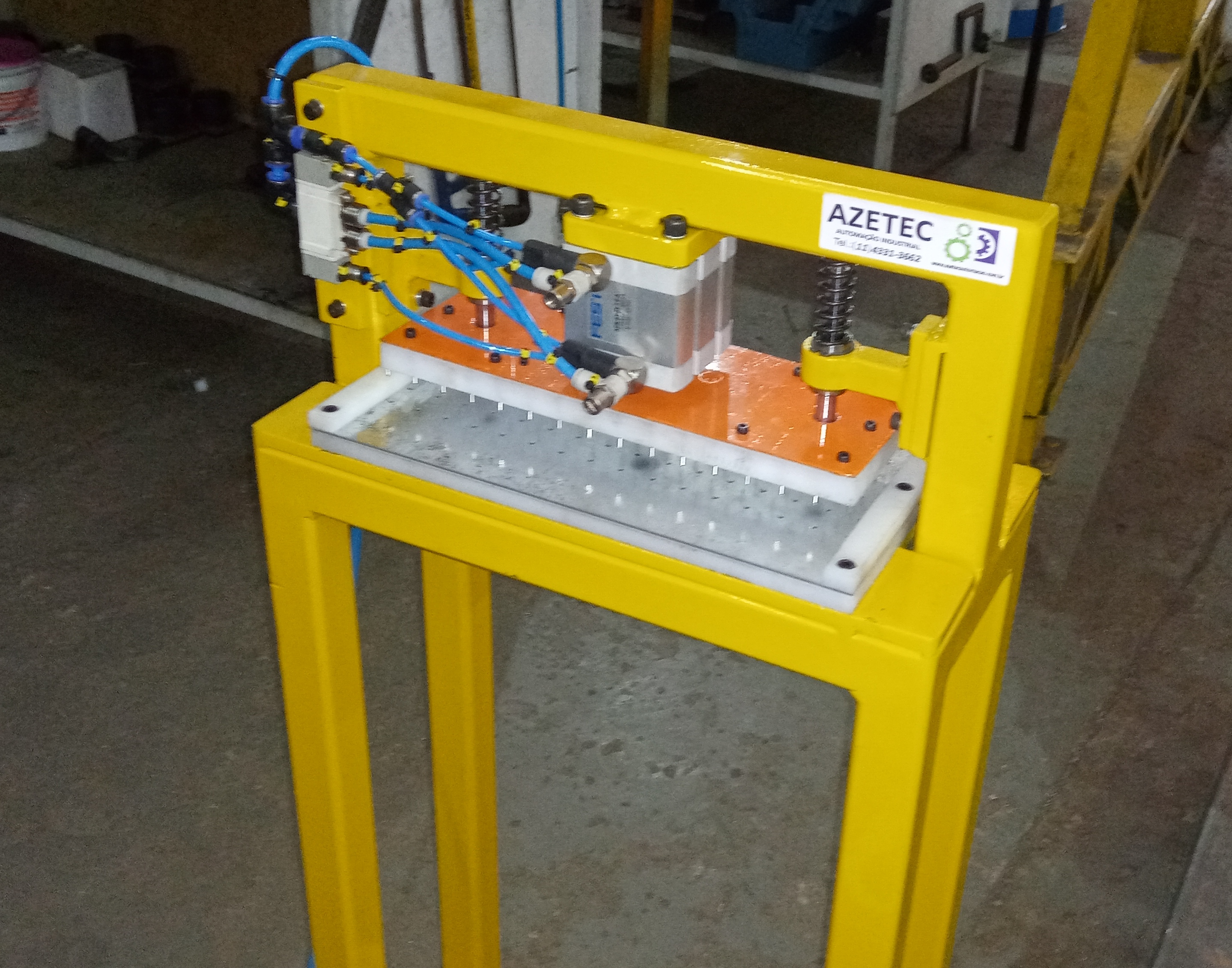 BANCADA PARA FUROS EM PLÁSTICO.jpg